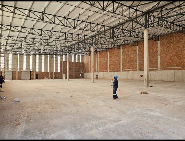 2,183M² WAREHOUSE TO LET IN LANSERIA